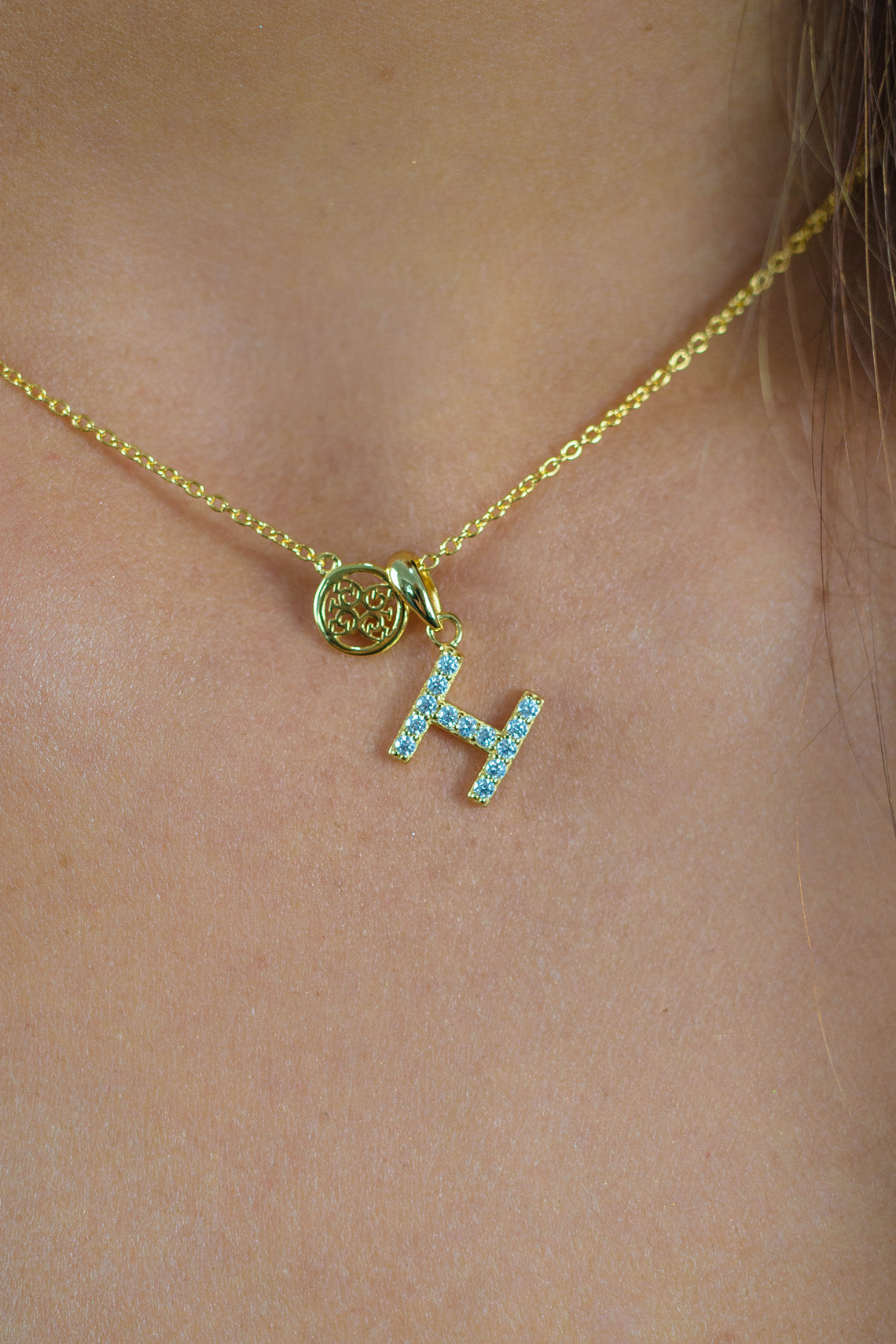 LUXURY LETTERS H INITIAL PENDANT GOLD