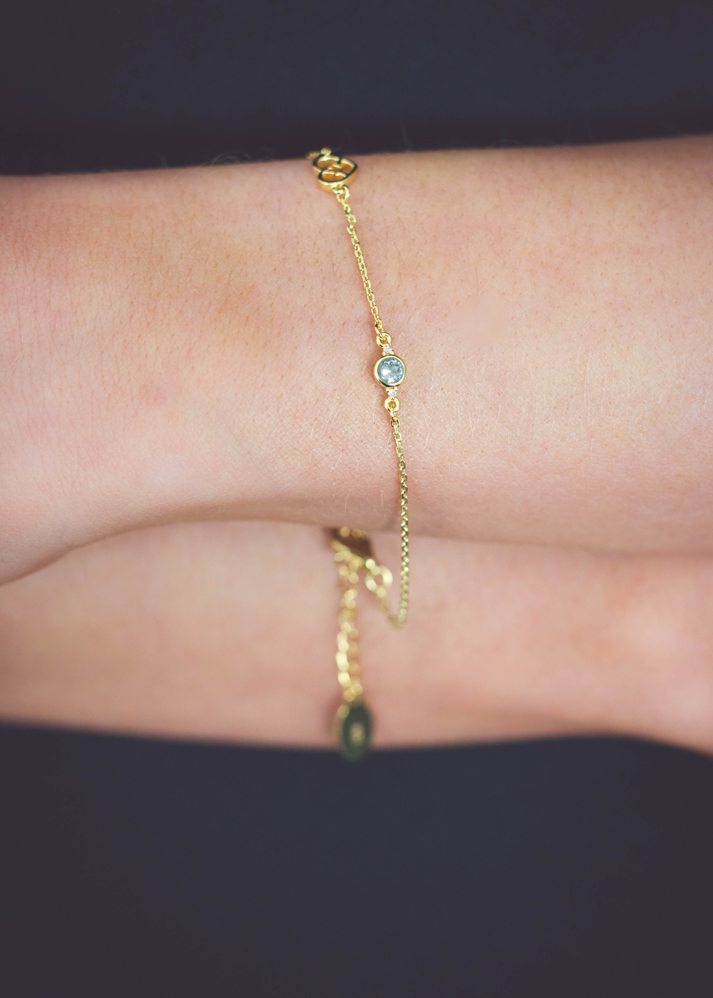 NATURAL AQUAMARINE AND TWO NATURAL DIAMOND MARCH BRACELET GOLD