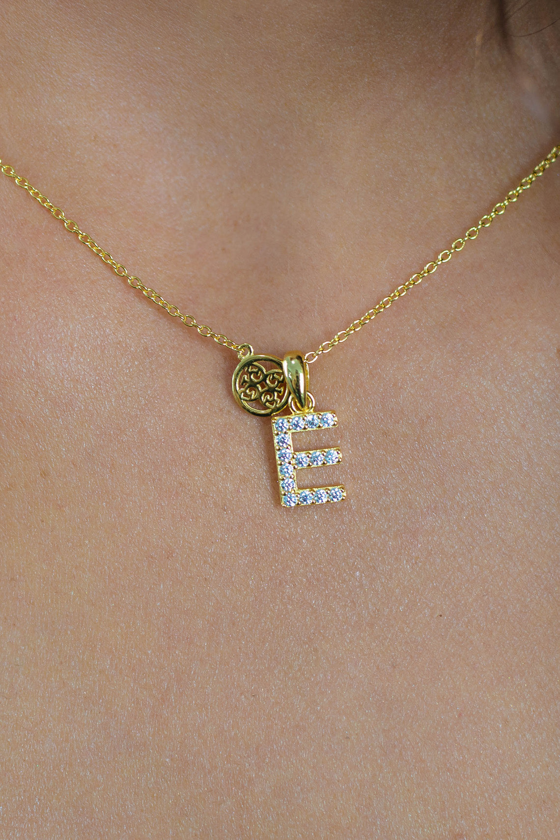LUXURY LETTERS E INITIAL PENDANT GOLD