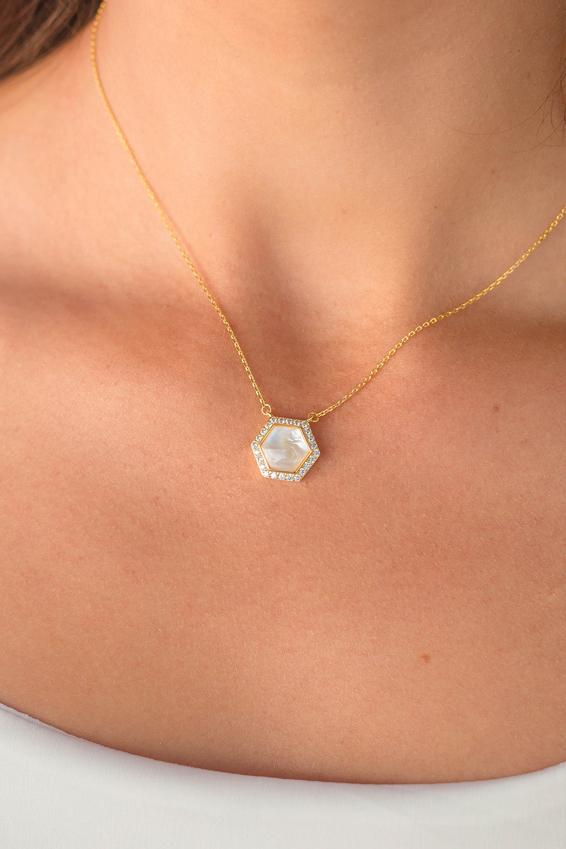 OCEANS TORQUAY MOTHER OF PEARL NECKLACE GOLD