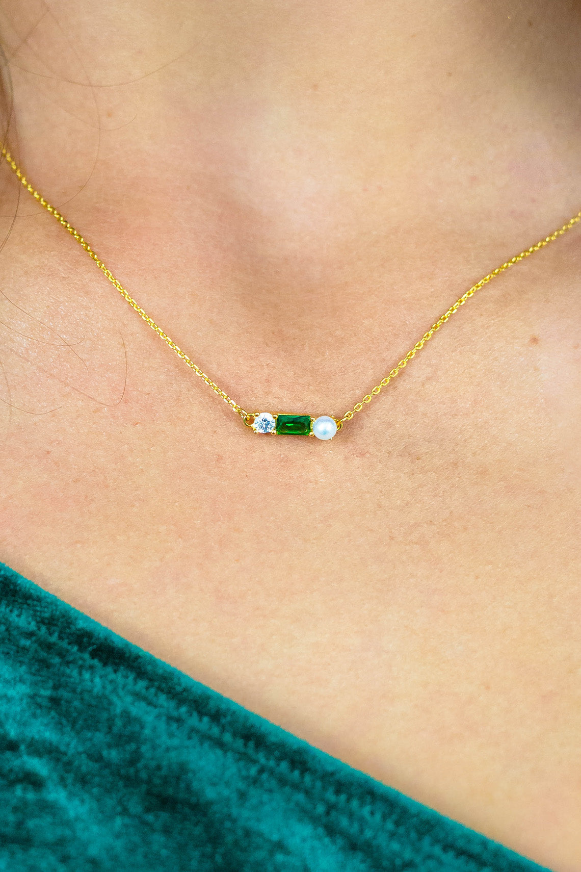 EMERALD ISLE FRESHWATER PEARL NECKLACE IN EMERALD AND GOLD